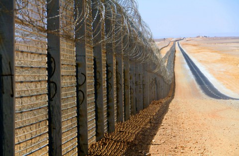 هآرتس: إسرائيل تستعد لإنفاق المليارات لتنفيذ خطة على حدود مصر والأردن