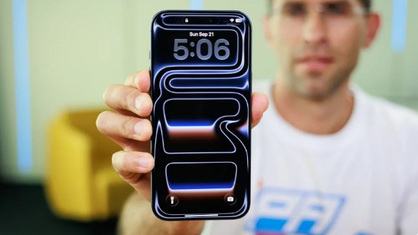 خلل في آيفون يتسبب في تأخر المستخدمين عن أعمالهم