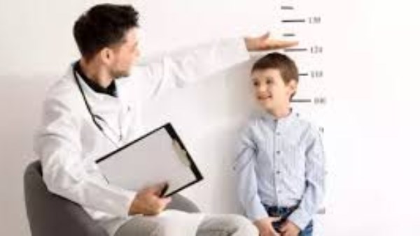 ابني مش بيطول.. تفاصيل النظام الغذائي اليومي الصحي للطفل |فيديو