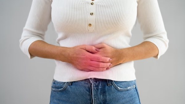 أطعمة شائعة تدمر صحة الأمعاء بصمت.. خبراء يحذرون من تأثيرها على الجهاز الهضمي