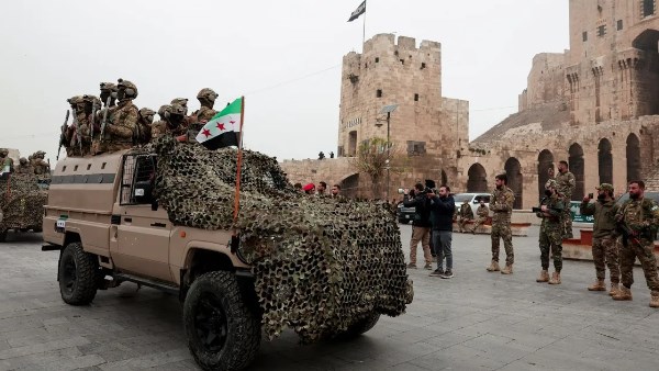 الجيش السوري يطلب من الأهالي الإبلاغ عن خلايا قسد في حلب