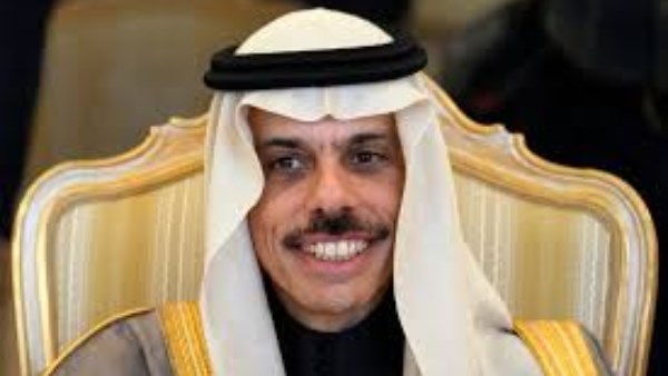 وزير خارجية السعودية يشيد بجهود الحكومة اللبنانية