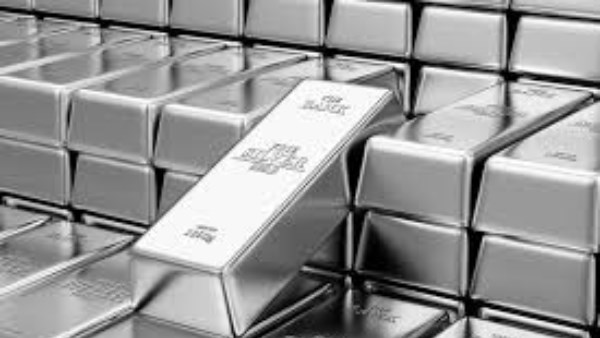 قفزة تاريخية للفضة تدفع سيتي لرفع توقعاته إلى 150 دولارا للأوقية