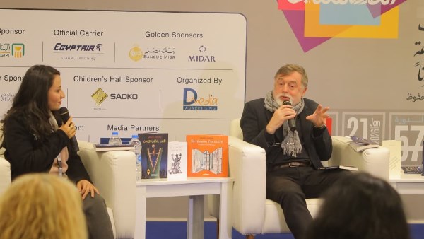 أي إنسان لا يستطيع العيش بدون التاريخ أو الشعر