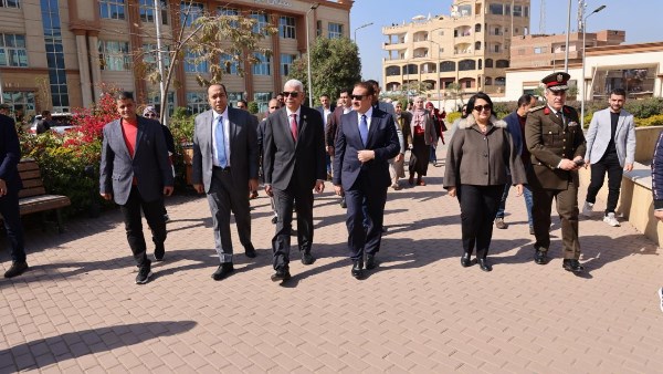 محافظ المنوفية ورئيس الجامعة يتفقدان فعاليات الدورة التدريبية لطلاب 