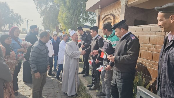 محافظ أسيوط: وفد من العاملين والأزهر والكنيسة يزور الأقسام للتهنئة بعيد الشرطة