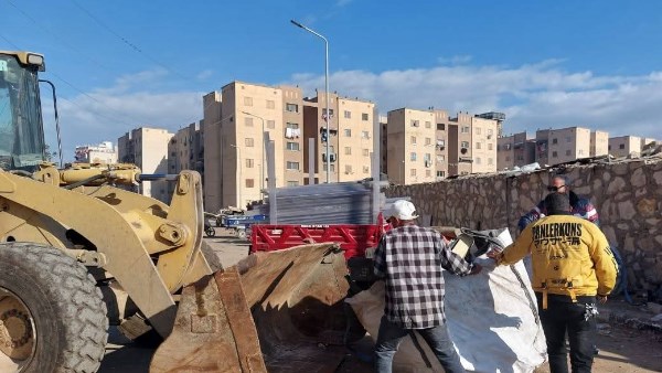 الوالي يداهم مخازن الفرزة ويتصدى بحسم لظاهرة النباشين بضواحي بورسعيد |شاهد