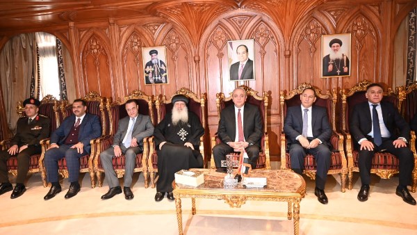 محافظ الغربية يزور كنائس طنطا: مصر نسيج واحد يجمعه الحب والتسامح