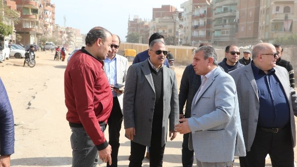 محافظ الشرقية يتفقد طريق الجمباز لتهيئته كمحور بديل لإيجاد السيولة المرورية بالزقازيق