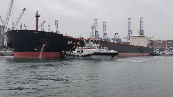 138 ألف طن بضائع.. ميناء دمياط يستقبل أكبر حمولة في تاريخه