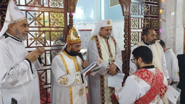 الأنبا بشارة يترأس قداس عيد الغطاس ويمنح درجة رسائلية بكنيسة ملكة السلام بالفكرية