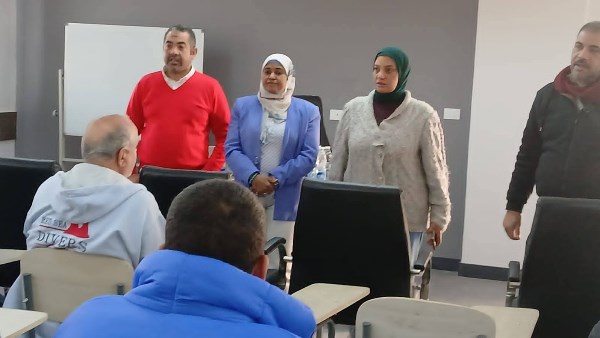 مديرة تعليم البحر الأحمر تتابع توزيع طلاب المزدوج على مواقع التدريب