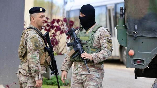 الجيش اللبناني يوقف عددا من المواطنين والسوريين في قضايا مختلفة