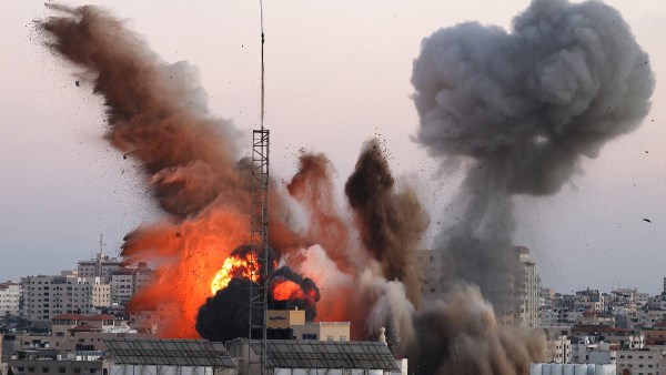 تحرك شاحنات القافلة رقم 112 تمهيدا لدخولها من مصر لغزة.. وإسرائيل تهدد السلام بالمنطقة.. الأوضاع بالقطاع