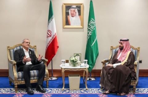 بزشكيان خلال اتصال مع بن سلمان: تضامن الأمة الإسلامية هو الاستراتيجية الأكثر فاعلية