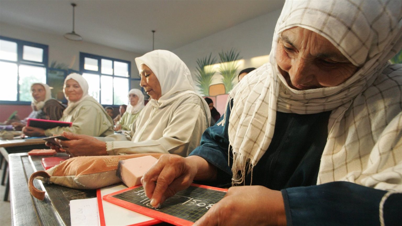 في اليوم العربي لمحو الأمية .. قصة النحوي الشيخ خالد الوقَّاد أحد رموز التحدي والإرادة في طلب العلم