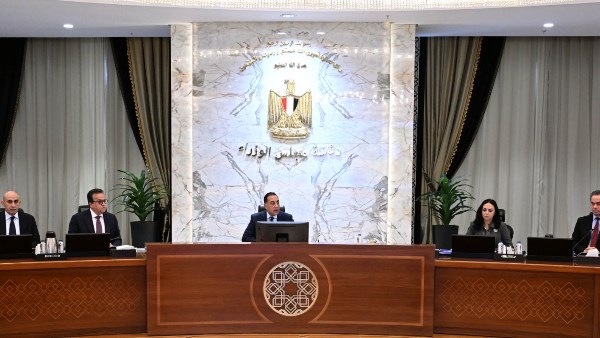 رئيس الوزراء يناقش إجراءات حماية الأطفال والنشء من المحتوي الضار على السوشيال ميديا