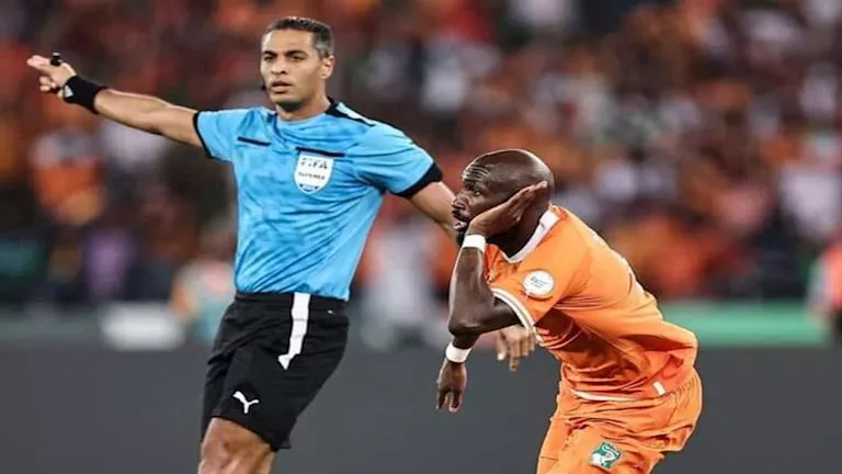 أمين عمر حكمًا لمباراة الأهلي والجونة في الدوري