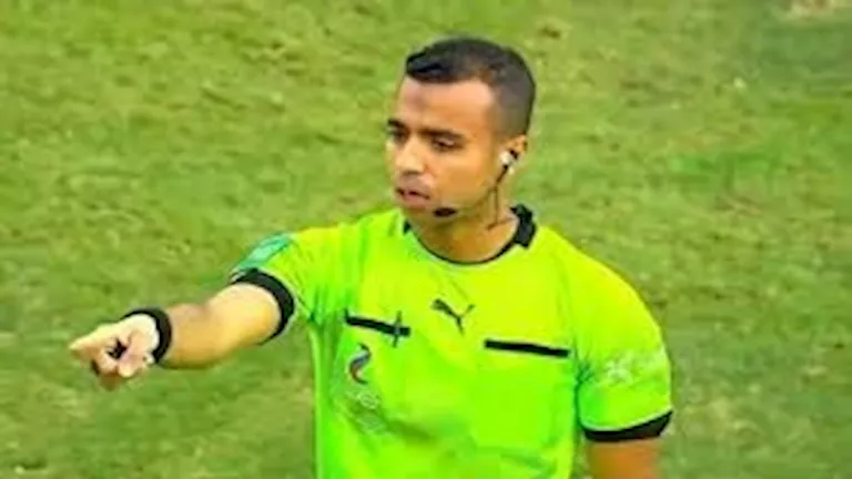 الشهدي حكماً لمباراة الأهلي وسموحة في الدوري المصري