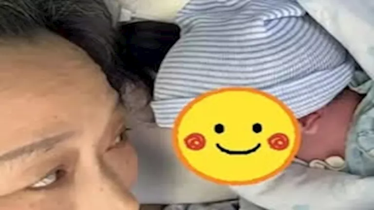 سيدة تضع مولودها الأول بسن الـ59.. ما القصة؟