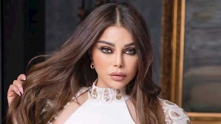 فستان جريء.. هيفاء وهبي تخطف الأنظار بلوك مُلفت