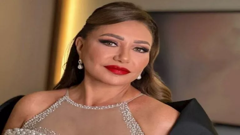 جمعت بين الجرأة والأناقة.. ليلى علوي بلوك مميز