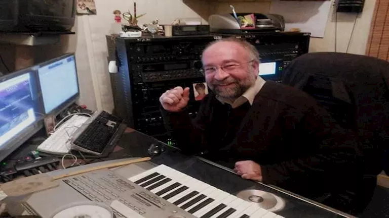 نبيل علي ماهر يعلن وفاة والدته