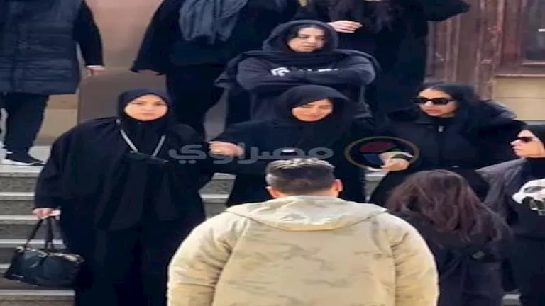طارق لطفي من بينهم.. هؤلاء حرصوا على حضور جنازة شقيق زينة