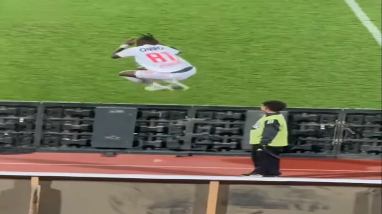 موقف غريب من شيكو بانزا خلال مباراة الزمالك وزد