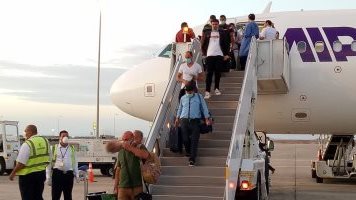 مطار مرسى علم يستقبل 9 رحلات دولية تقل 1600 سائح