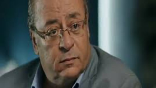 قرة عيني ماتت.. محمد الدسوقي يستقبل العزاء في زوجته بـ بورسعيد