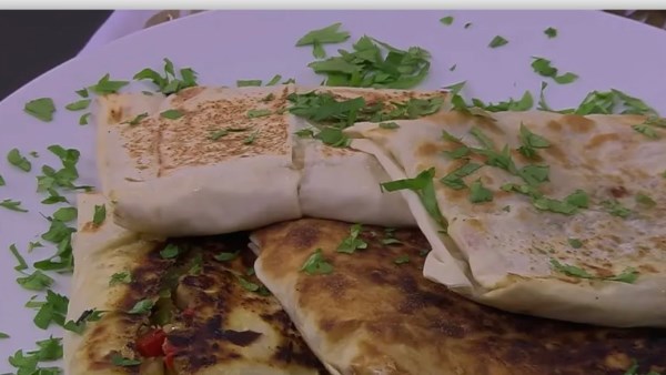 بخطوات بسيطة.. طريقة عمل فطيرة الطاسة بحشوة الدجاج