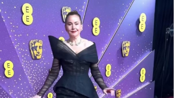 ريا أبي راشد تتألق في حفل جوائز البافتا 2026.. شاهد