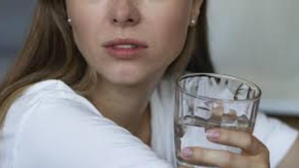 الإغماء الأبرز..7علامات للجفاف في رمضان توجب كسر الصيام وشرب السوائل