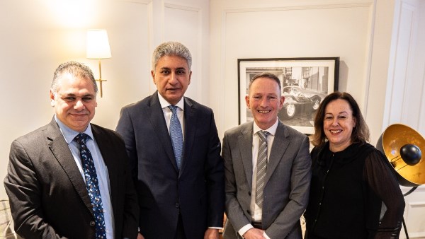 خلال زيارته للندن.. وزير السياحة والآثار يلتقي مسئولي ومنظمي الرحلات.. تفاصيل