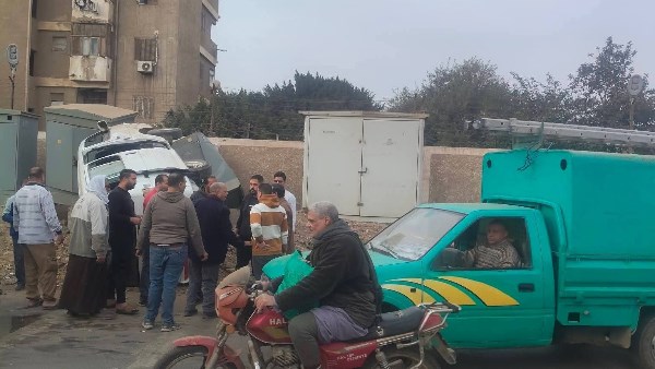 دون إصابات.. انقلاب سيارة ميكروباص على طريق شبين الكوم في المنوفية