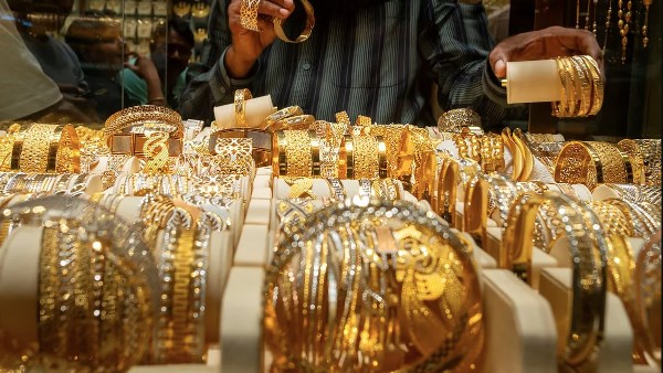 الذهب يحقق مكاسب أسبوعية 3.2% محليًا بدعم التوترات الجيوسياسية وصعود الأوقية عالميًا