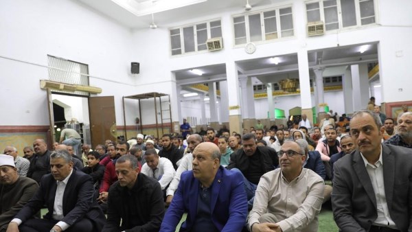 محافظ أسوان يؤدي صلاة التراويح بمسجد النصر.. ويؤكد على تعزيز جسور الثقة والتواصل مع الشارع محافظ أسوان يؤدي صلاة التراويح بمسجد النصر.. ويؤكد على تعزيز جسور الثقة والتواصل مع الشارع