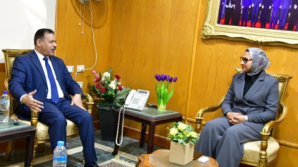 رئيس جامعة الوادي الجديد يهنئ المحافظ الجديد ويؤكد دعم الجامعة لمسيرة التنمية بالمحافظة