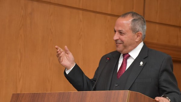 عقب إثارة «» المشكلة بجلسة تنفيذية.. محافظ بورسعيد يُطلق مُبادرة للتبرع بالدم |شاهد