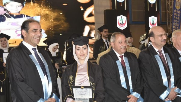 محافظ بورسعيد يشهد آخر فعاليات الجامعة قبل رحيله حفل تخرج الدفعة الثامنة بكلية الطب