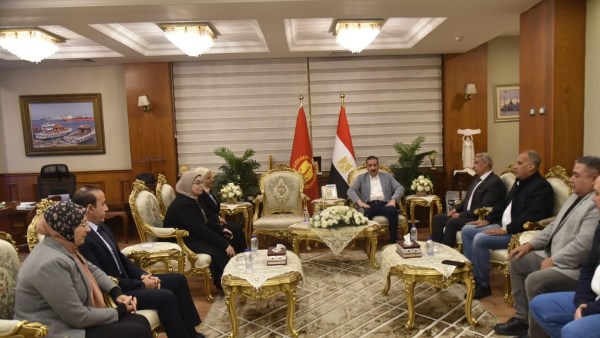 استعدادا لاستقبال شهر رمضان المبارك.. محافظ بورسعيد يلتقي رؤساء الأحياء ورئيس مدينة بورفؤاد استعدادا لاستقبال شهر رمضان المبارك.. محافظ بورسعيد يلتقي رؤساء الأحياء ورئيس مدينة بورفؤاد