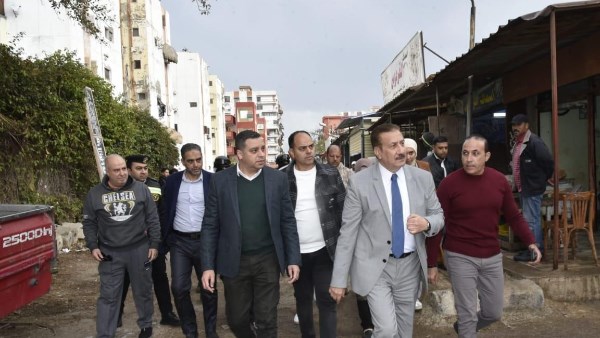 محافظ بورسعيد يتفقد سوق 