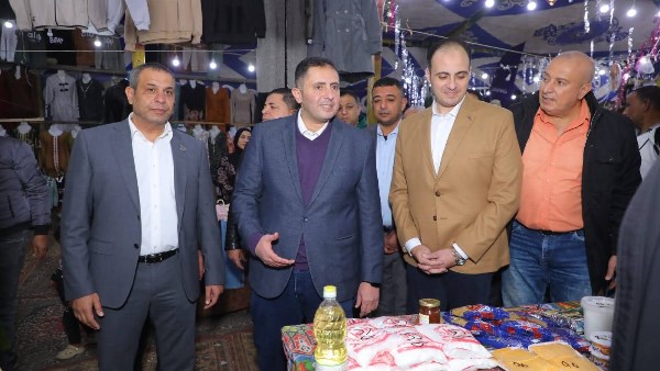 محافظ دمياط يتفقد معرض أهلاً رمضان بكفر البطيخ