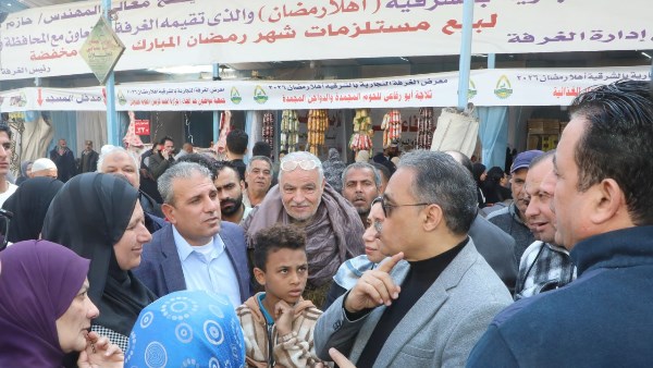 لمتابعة الإلتزام بالأسعار.. محافظ الشرقية يتفقد معرض “أهلاً رمضان” بميدان التحرير لمتابعة الإلتزام بالأسعار.. محافظ الشرقية يتفقد معرض “أهلاً رمضان” بميدان التحرير