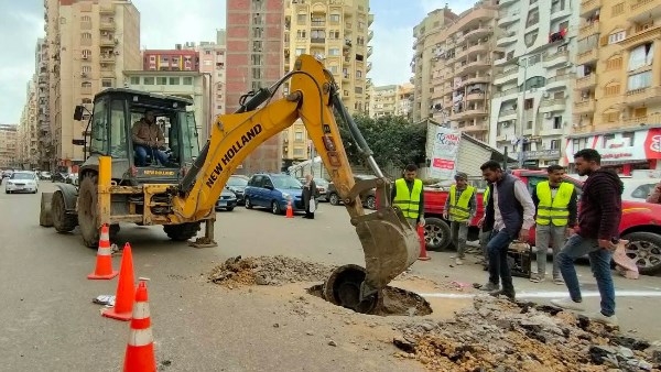 غلق جزئي لميدان الـ 47.. بدء إصلاح هبوط أرضي في كفر الشيخ| صور غلق جزئي لميدان الـ 47.. بدء إصلاح هبوط أرضي في كفر الشيخ| صور