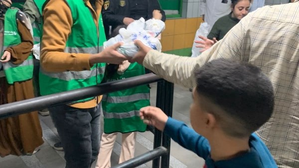 هنفطر في المحطة.. حملة وزارة النقل لتوزيع 5 آلاف وجبة يوميًا بمترو الأنفاق هنفطر في المحطة.. حملة وزارة النقل لتوزيع 5 آلاف وجبة يوميًا بمترو الأنفاق