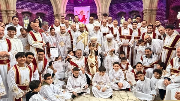 فرحة كنسية في برايتون بتدشين أواني المذبح وسيامة شمامسة جدد