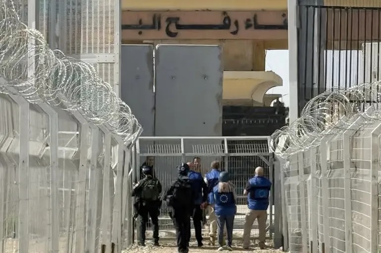 العائدون إلى غزة يروون تفاصيل إجراءات الاحتلال الاسرائيلي الاستفزازية في معبر رفح خلال شهر رمضان