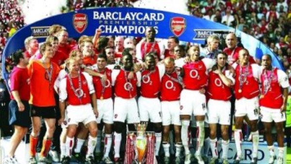 موسم 2004 قصة أسطورية.. آرسنال يتوج بلقب الدوري الإنجليزي بلا هزيمة